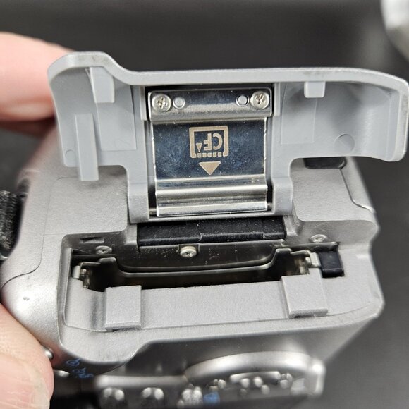 Vintage Canon EOS Digital Rebel XT Camera Body 8MP Made in Japan AS IS Parts Rep - Picture 11 of 12